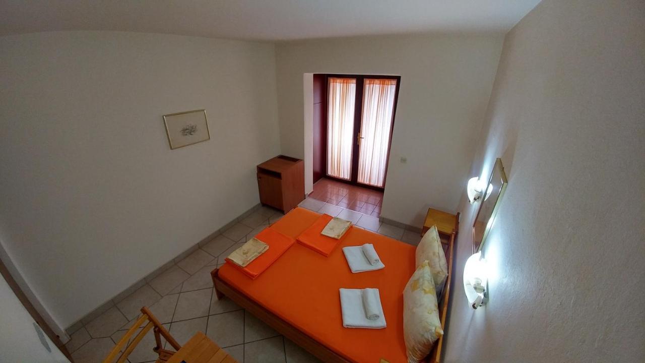Apartments And Rooms Bova Baška Екстериор снимка