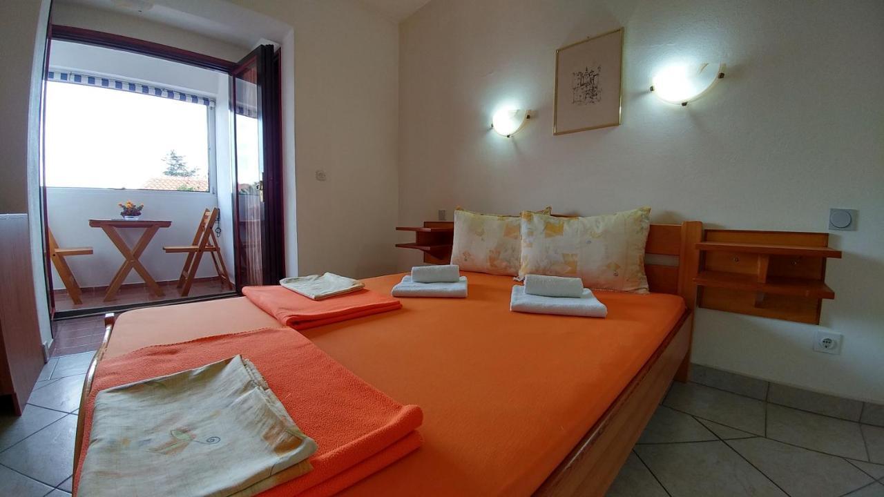 Apartments And Rooms Bova Baška Екстериор снимка