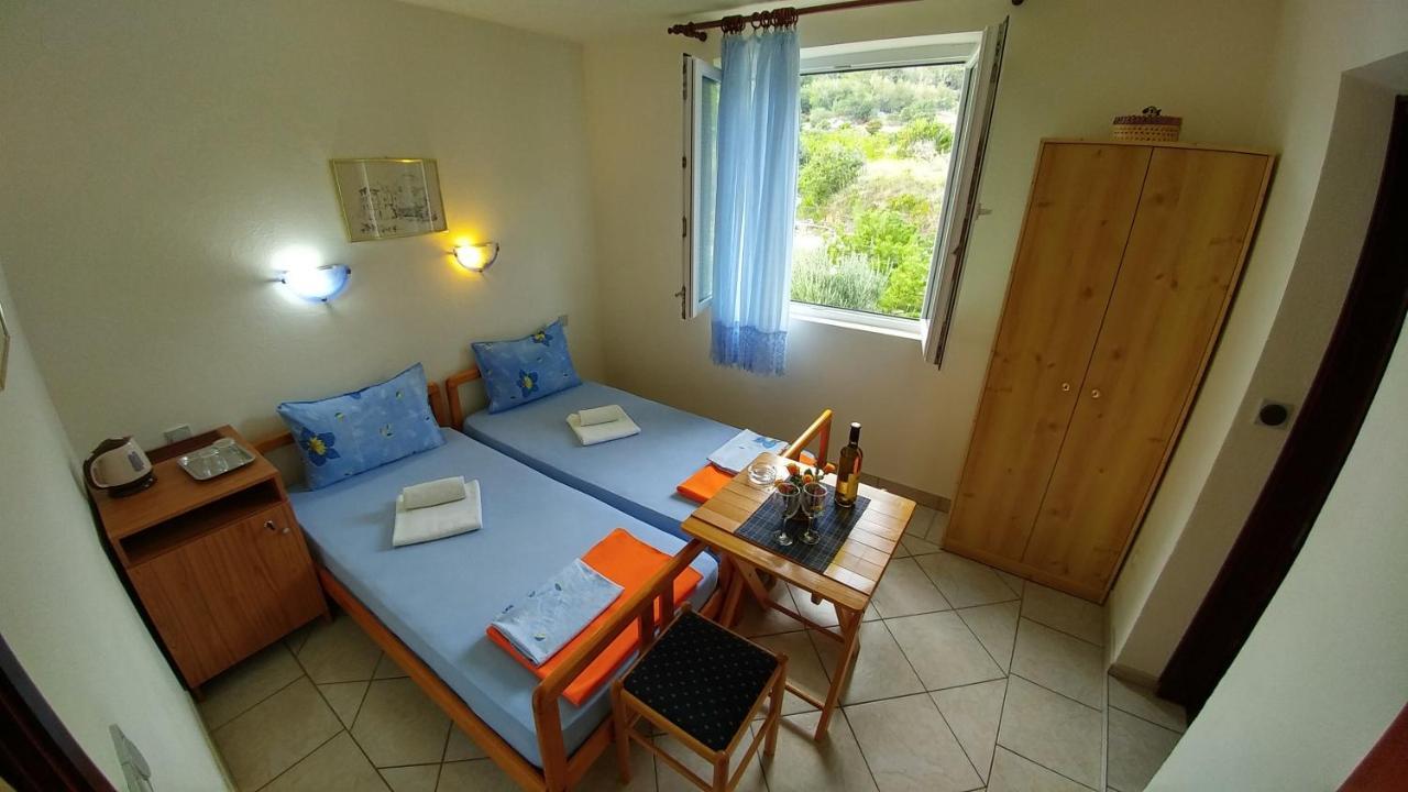 Apartments And Rooms Bova Baška Екстериор снимка