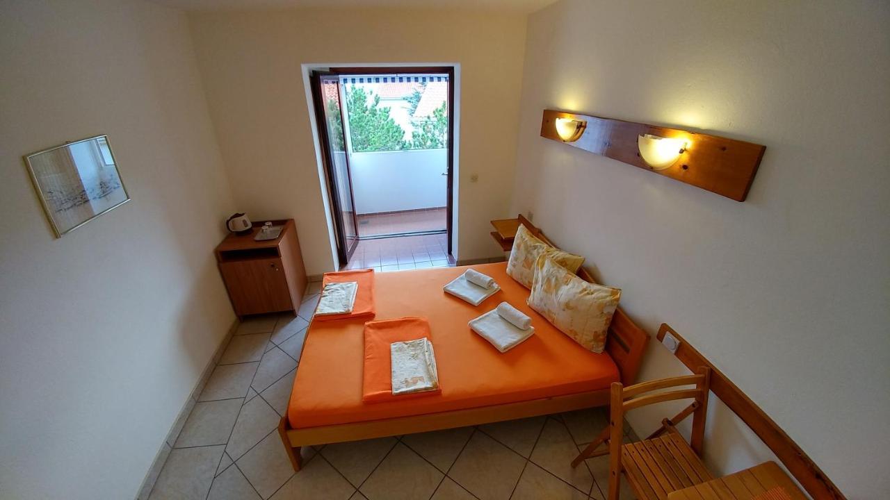 Apartments And Rooms Bova Baška Екстериор снимка